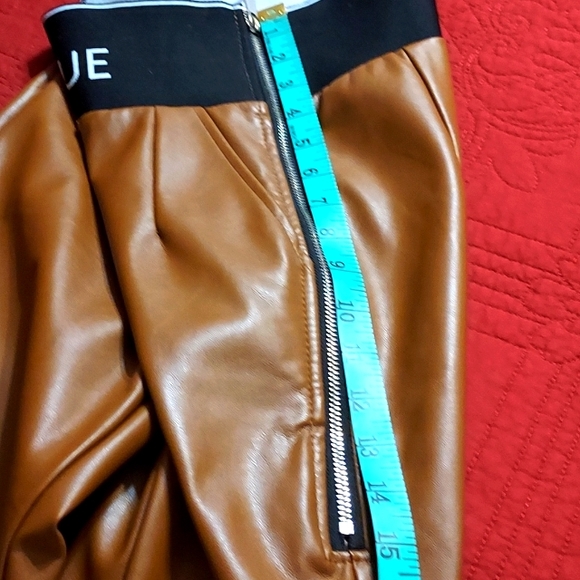 MOCHY Faux Leather - Picture 5 of 12